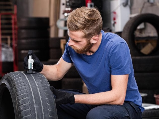 ¿Cómo saber cuándo tengo que cambiar los neumáticos de mi coche?