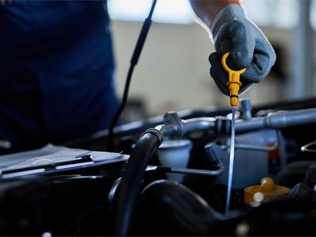 ¿Por qué es tan importante hacer el cambio de aceite en el coche?